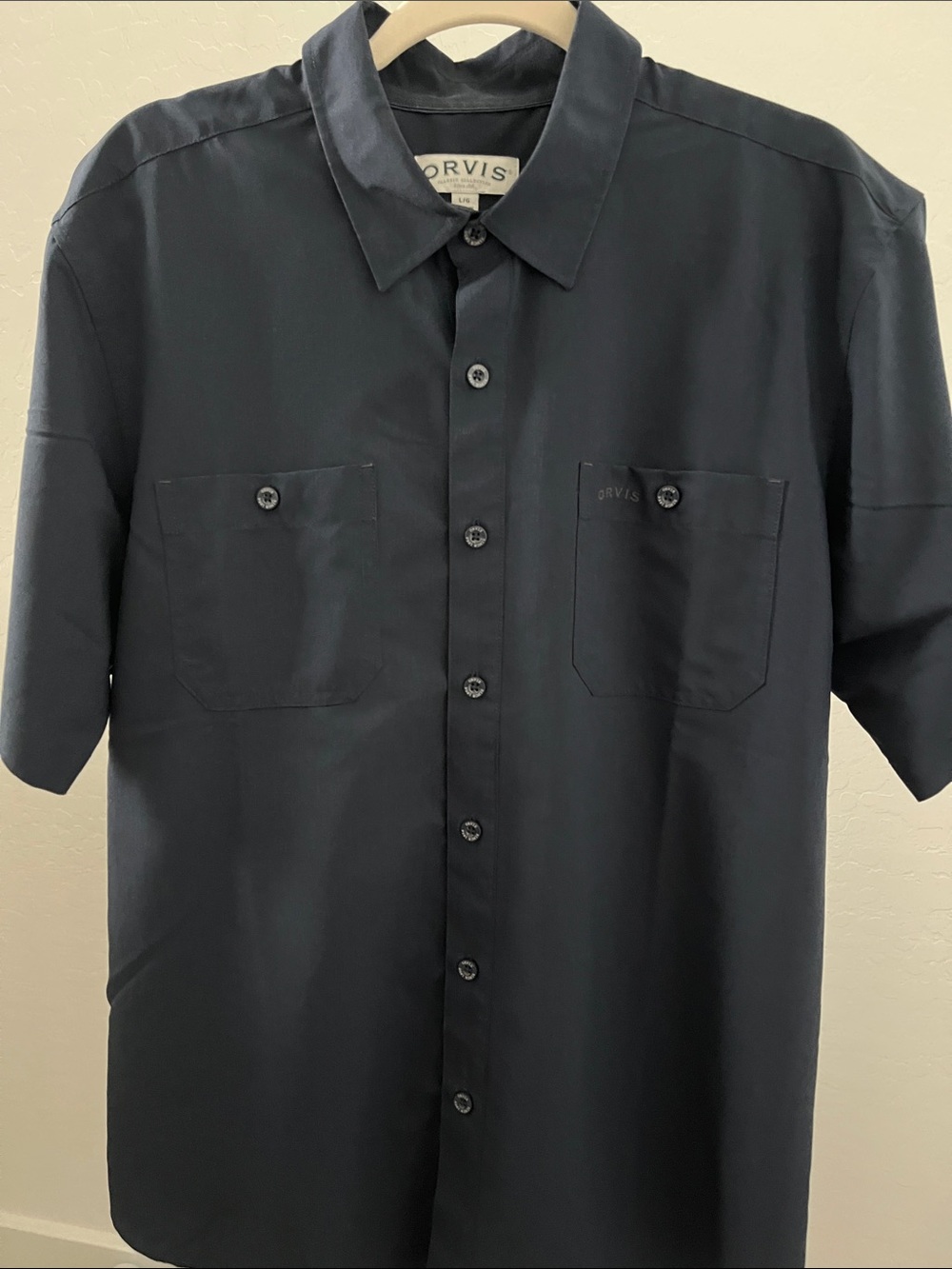 Orvis Men’s Short-Sleeve Button-Up Shirt in Navy Blue